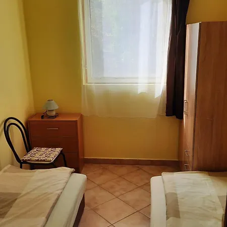 Apartamento Apartmanhaz Balatonfenyves