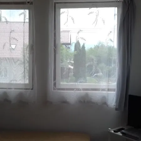 Apartmanhaz بالاتونفينيفيس