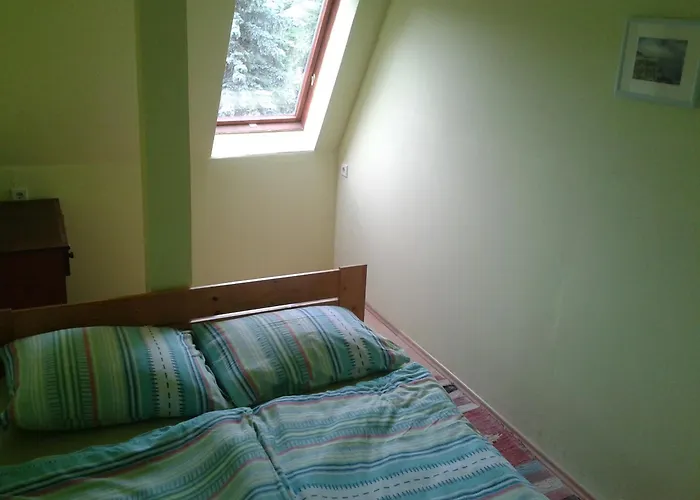 Apartmanhaz *