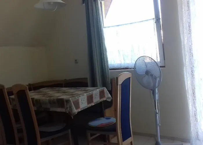 Apartmanhaz بالاتونفينيفيس